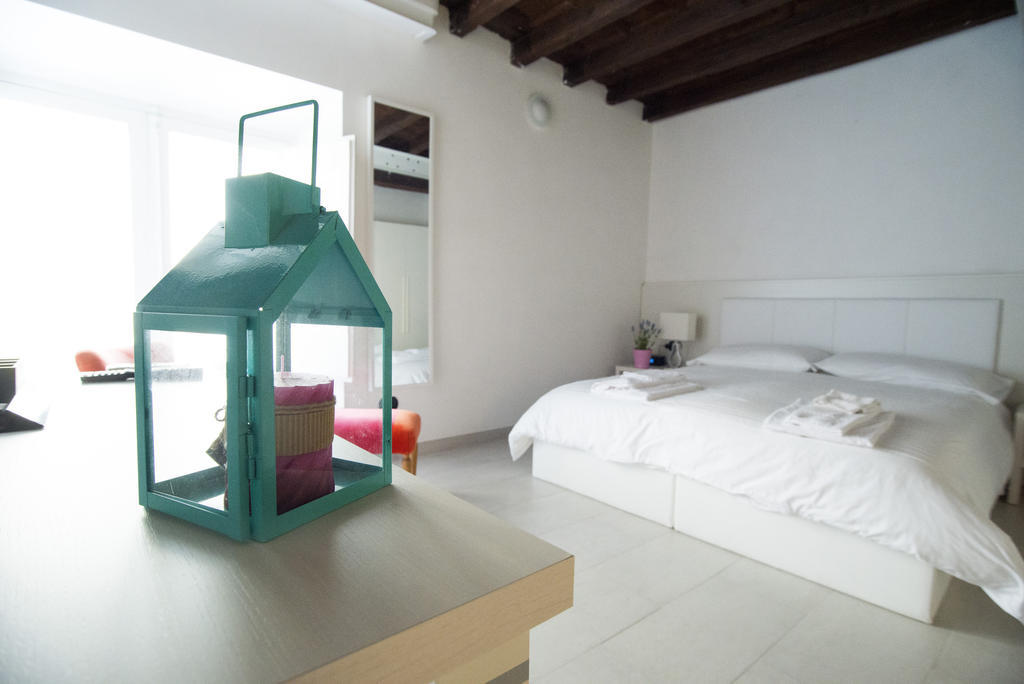 רומא Flowers Apartments מראה חיצוני תמונה